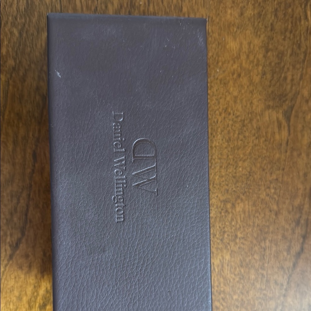 Daniel Wellington Classic Black Leather Watch - need a battery change - like new - Picture 3 of 3